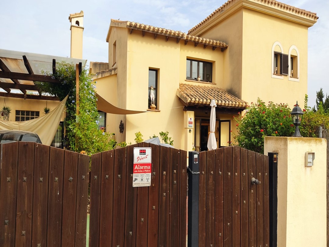 57b15530 80e3 4d15 96f8 69de4444c6d4